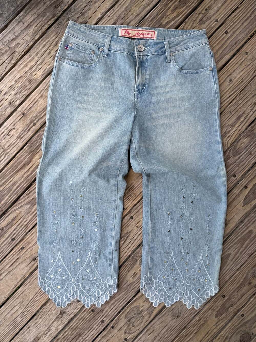 Vintage Y2K A&J Jeans Mid-Rise Capri Denim Pants with Embroidered Scalloped Hem